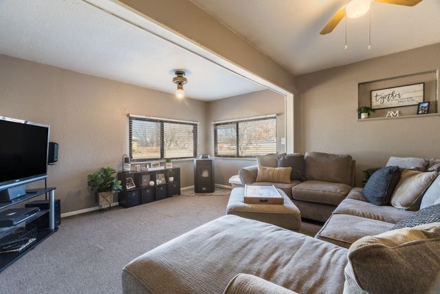 5 Cactus Drive, Los Lunas, NM 87031