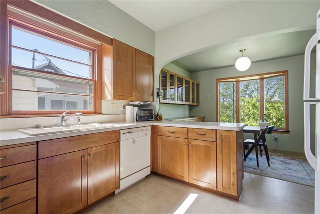 1526 C Ave NW, Cedar Rapids, IA 52405