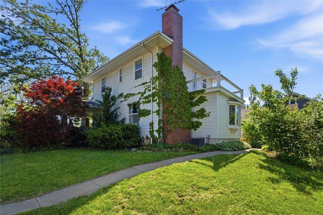 1526 C Ave NW, Cedar Rapids, IA 52405