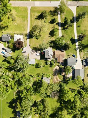 1526 C Ave NW, Cedar Rapids, IA 52405