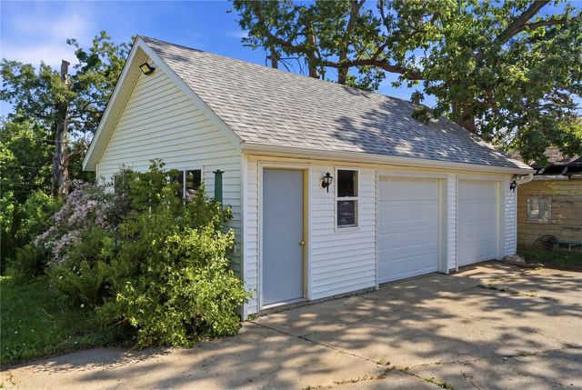 1526 C Ave NW, Cedar Rapids, IA 52405