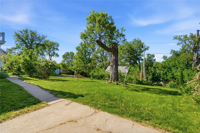 1526 C Ave NW, Cedar Rapids, IA 52405