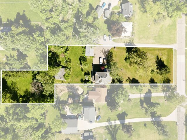 1526 C Ave NW, Cedar Rapids, IA 52405
