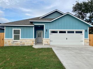 982 S Navarro ST, Giddings, TX 78942