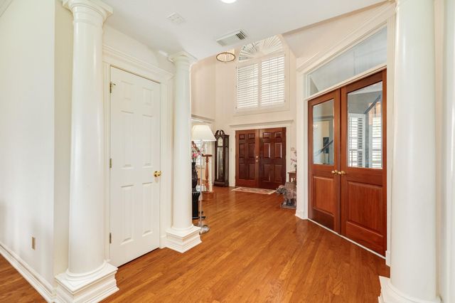 95 Rosewood Street, Lake Jackson, TX 77566