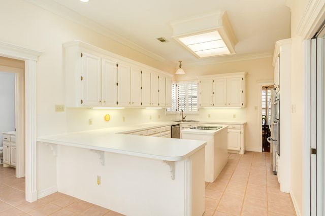 95 Rosewood Street, Lake Jackson, TX 77566