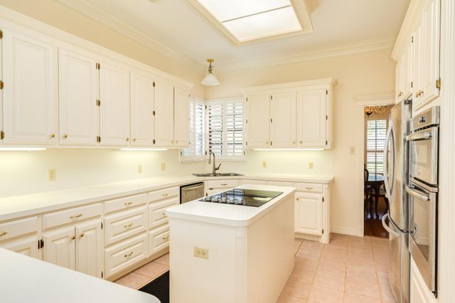 95 Rosewood Street, Lake Jackson, TX 77566