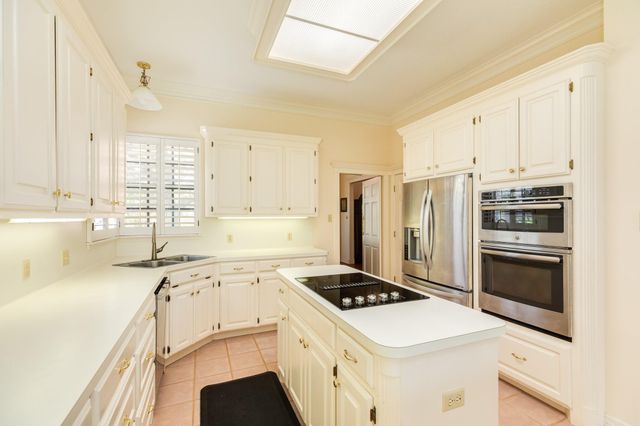 95 Rosewood Street, Lake Jackson, TX 77566