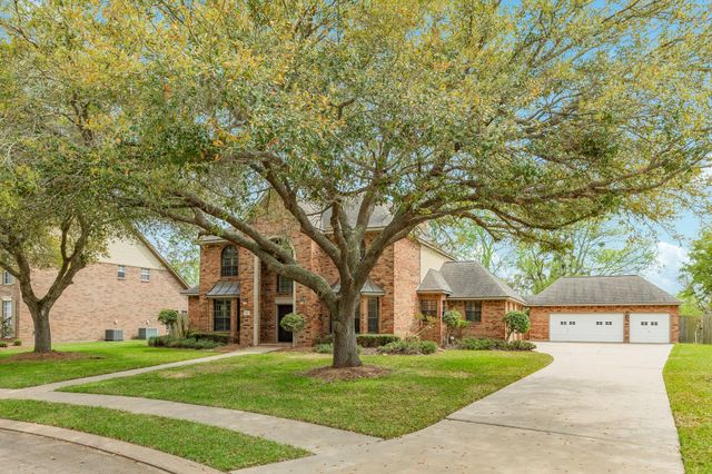 95 Rosewood Street, Lake Jackson, TX 77566