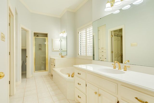 95 Rosewood Street, Lake Jackson, TX 77566