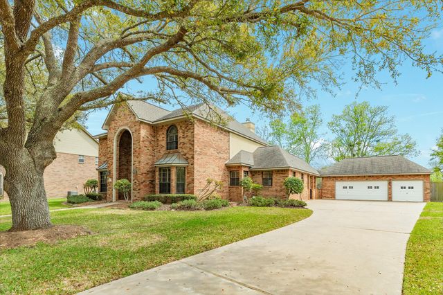 95 Rosewood Street, Lake Jackson, TX 77566