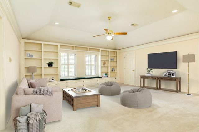 95 Rosewood Street, Lake Jackson, TX 77566