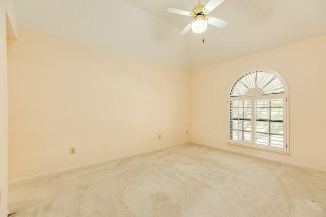 95 Rosewood Street, Lake Jackson, TX 77566