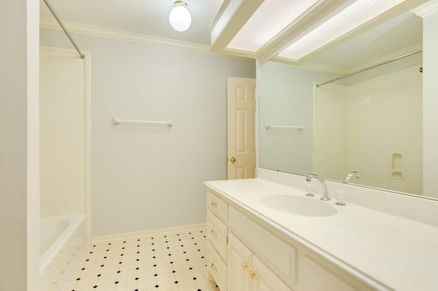 95 Rosewood Street, Lake Jackson, TX 77566