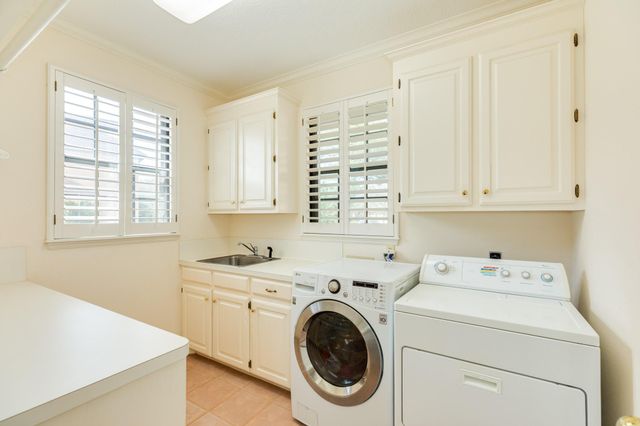 95 Rosewood Street, Lake Jackson, TX 77566