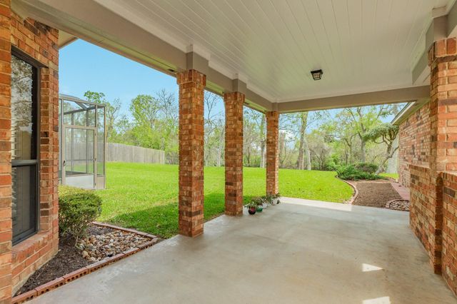 95 Rosewood Street, Lake Jackson, TX 77566