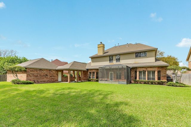 95 Rosewood Street, Lake Jackson, TX 77566