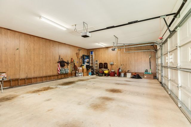 95 Rosewood Street, Lake Jackson, TX 77566