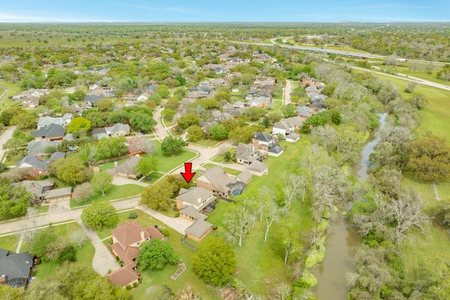 95 Rosewood Street, Lake Jackson, TX 77566
