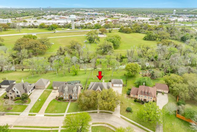 95 Rosewood Street, Lake Jackson, TX 77566