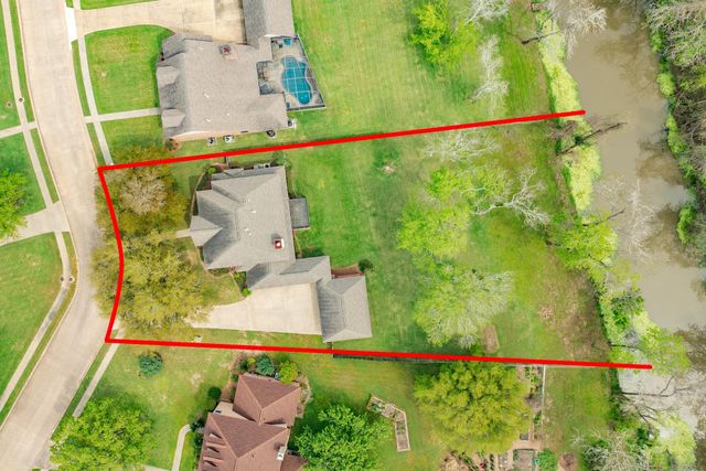 95 Rosewood Street, Lake Jackson, TX 77566