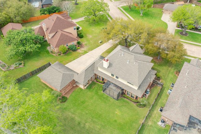95 Rosewood Street, Lake Jackson, TX 77566