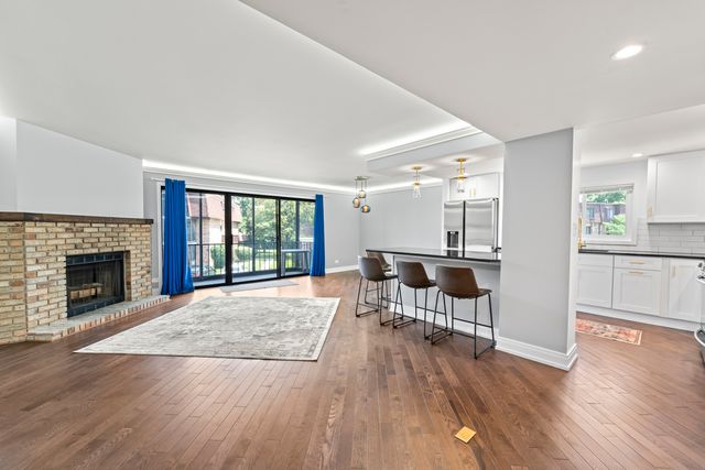 11138 Center Road D22, Palos Hills, IL 60465