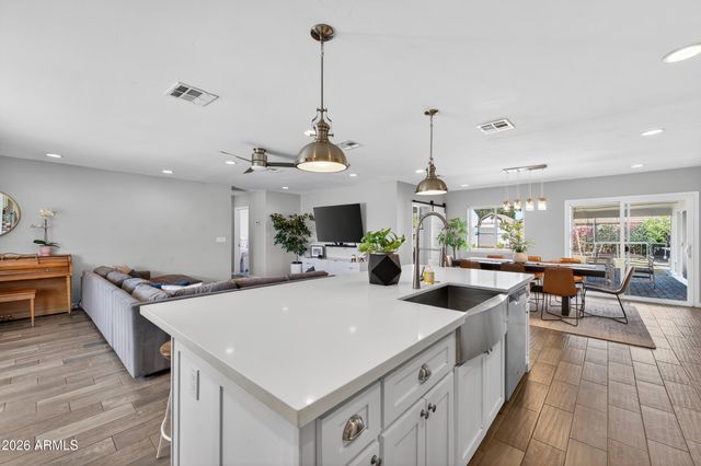 4622 E VIRGINIA Avenue, Phoenix, AZ 85008