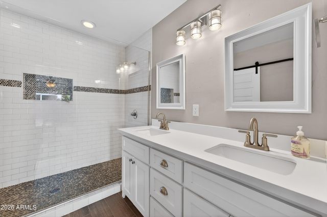 4622 E VIRGINIA Avenue, Phoenix, AZ 85008