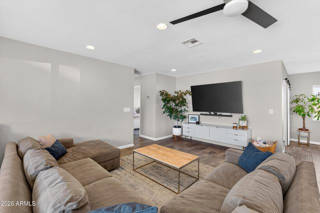 4622 E VIRGINIA Avenue, Phoenix, AZ 85008