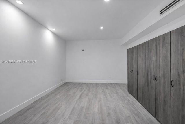 10981 SW 44th St, Miami, FL 33165