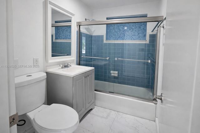 10981 SW 44th St, Miami, FL 33165