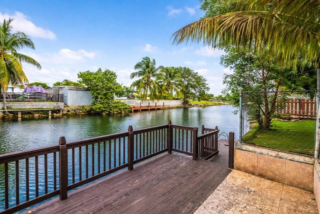 10981 SW 44th St, Miami, FL 33165