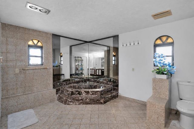 10981 SW 44th St, Miami, FL 33165