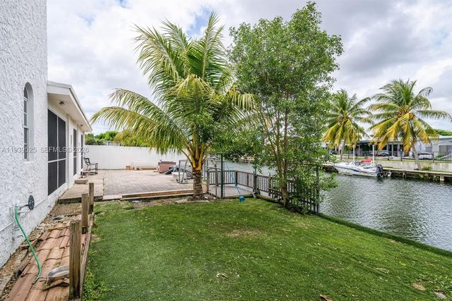 10981 SW 44th St, Miami, FL 33165