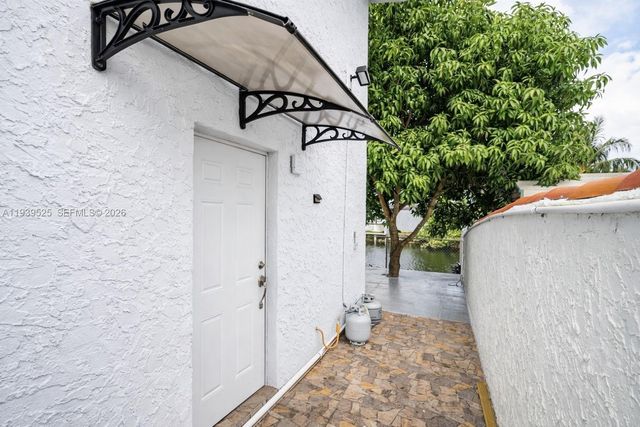 10981 SW 44th St, Miami, FL 33165