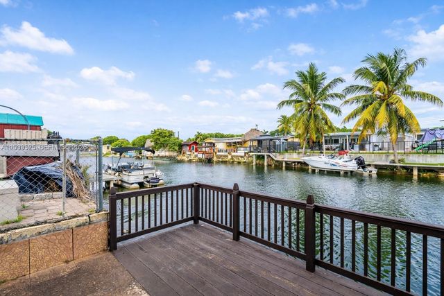 10981 SW 44th St, Miami, FL 33165