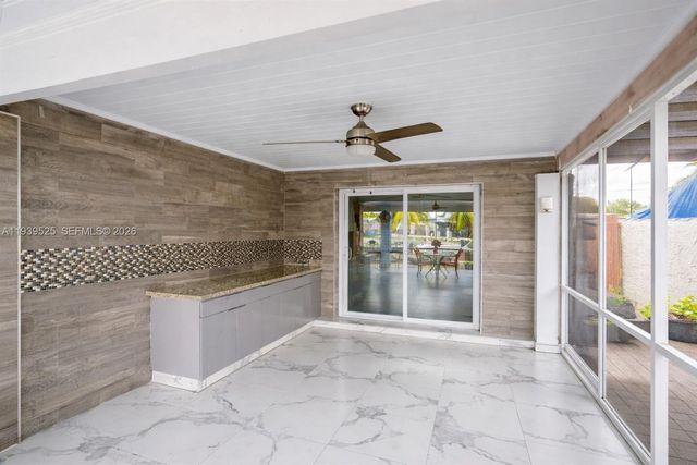 10981 SW 44th St, Miami, FL 33165