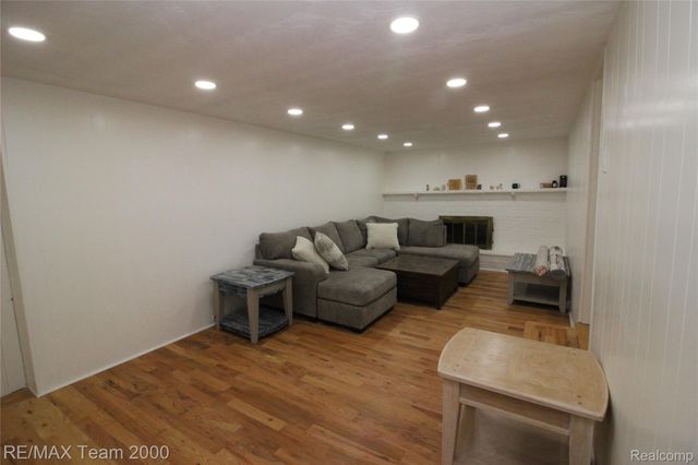 24301 Colgate Street, Dearborn Heights, MI 48125