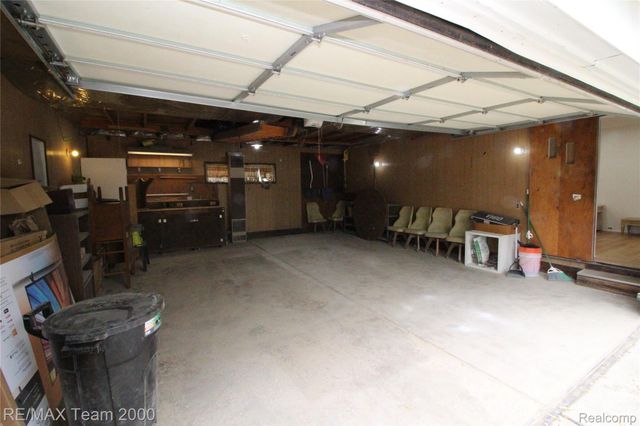 24301 Colgate Street, Dearborn Heights, MI 48125