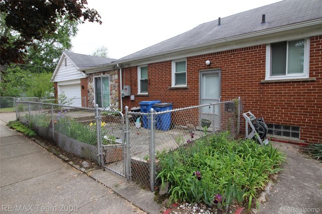 24301 Colgate Street, Dearborn Heights, MI 48125