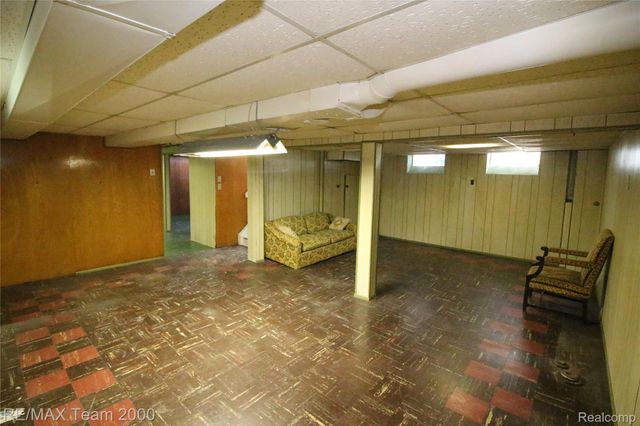 24301 Colgate Street, Dearborn Heights, MI 48125
