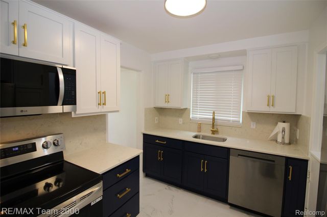 24301 Colgate Street, Dearborn Heights, MI 48125