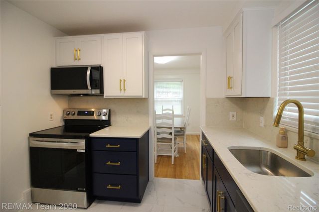 24301 Colgate Street, Dearborn Heights, MI 48125