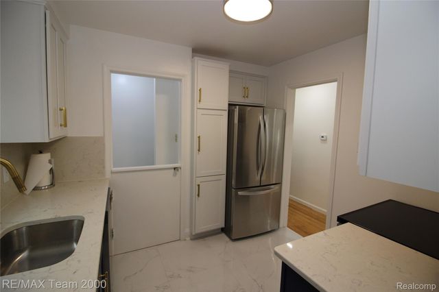 24301 Colgate Street, Dearborn Heights, MI 48125