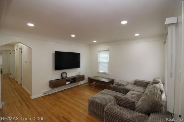 24301 Colgate Street, Dearborn Heights, MI 48125