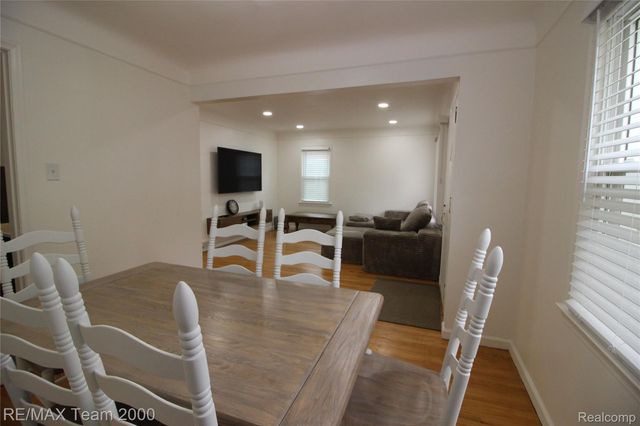 24301 Colgate Street, Dearborn Heights, MI 48125