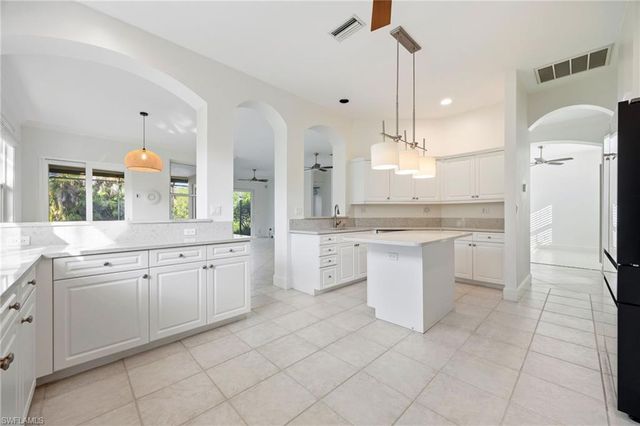 982 Fountain RUN, Naples, FL 34119