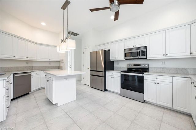 982 Fountain RUN, Naples, FL 34119