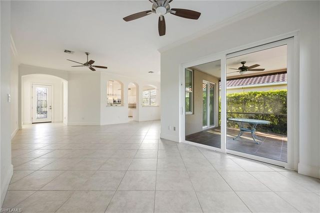 982 Fountain RUN, Naples, FL 34119